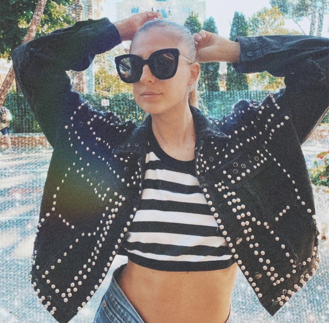 Giacca nera oversize con borchie argento e nere
