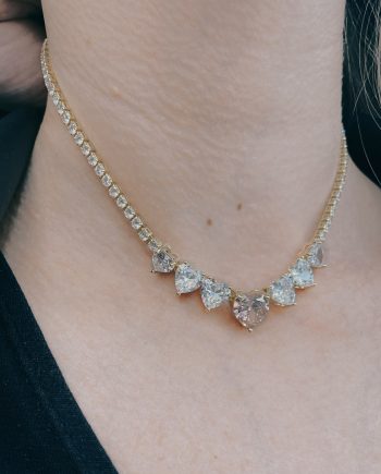 Collana di strass con cuori trasparenti e cuore rosa