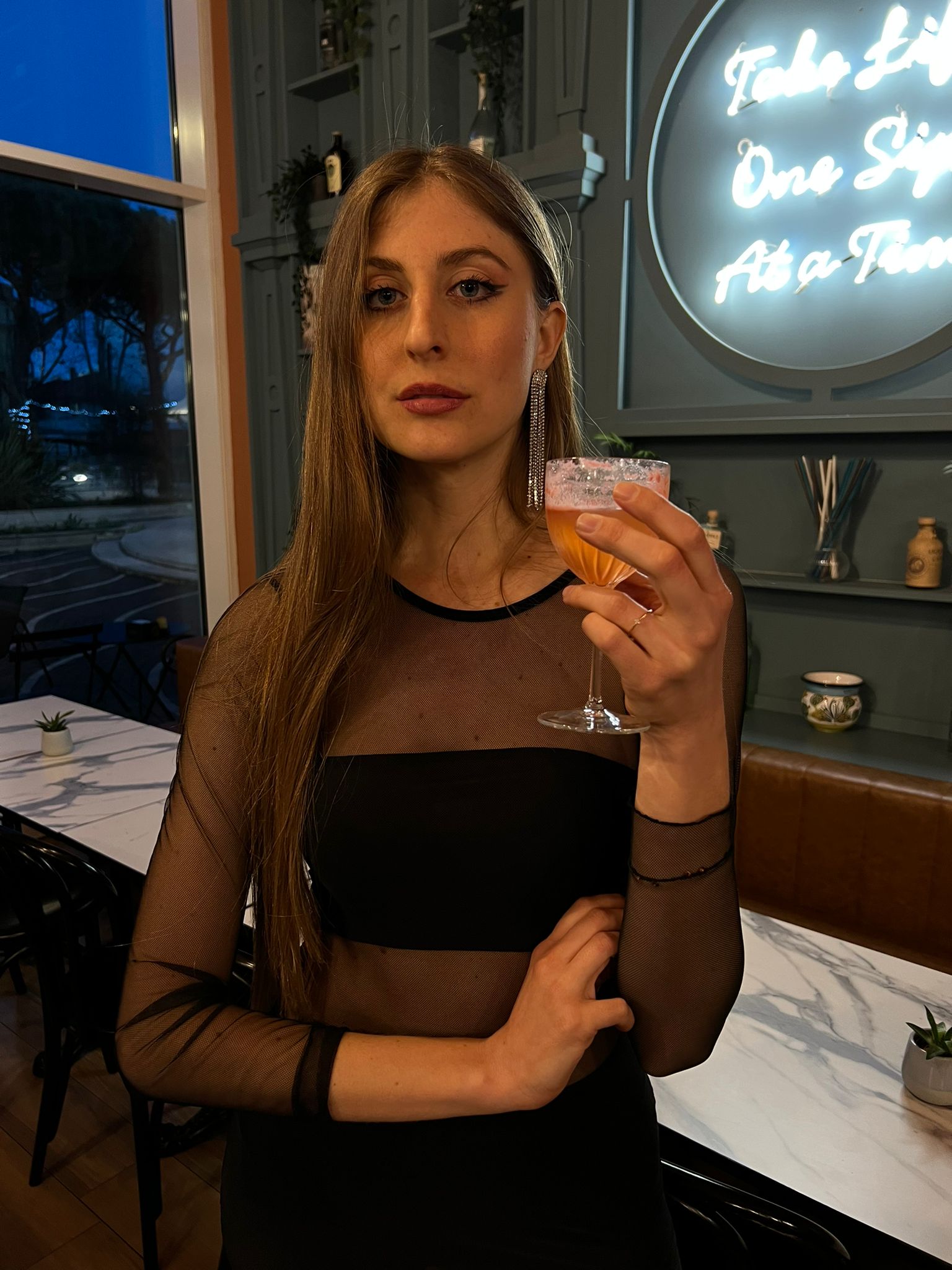 Abito lungo nero in tulle trasparente