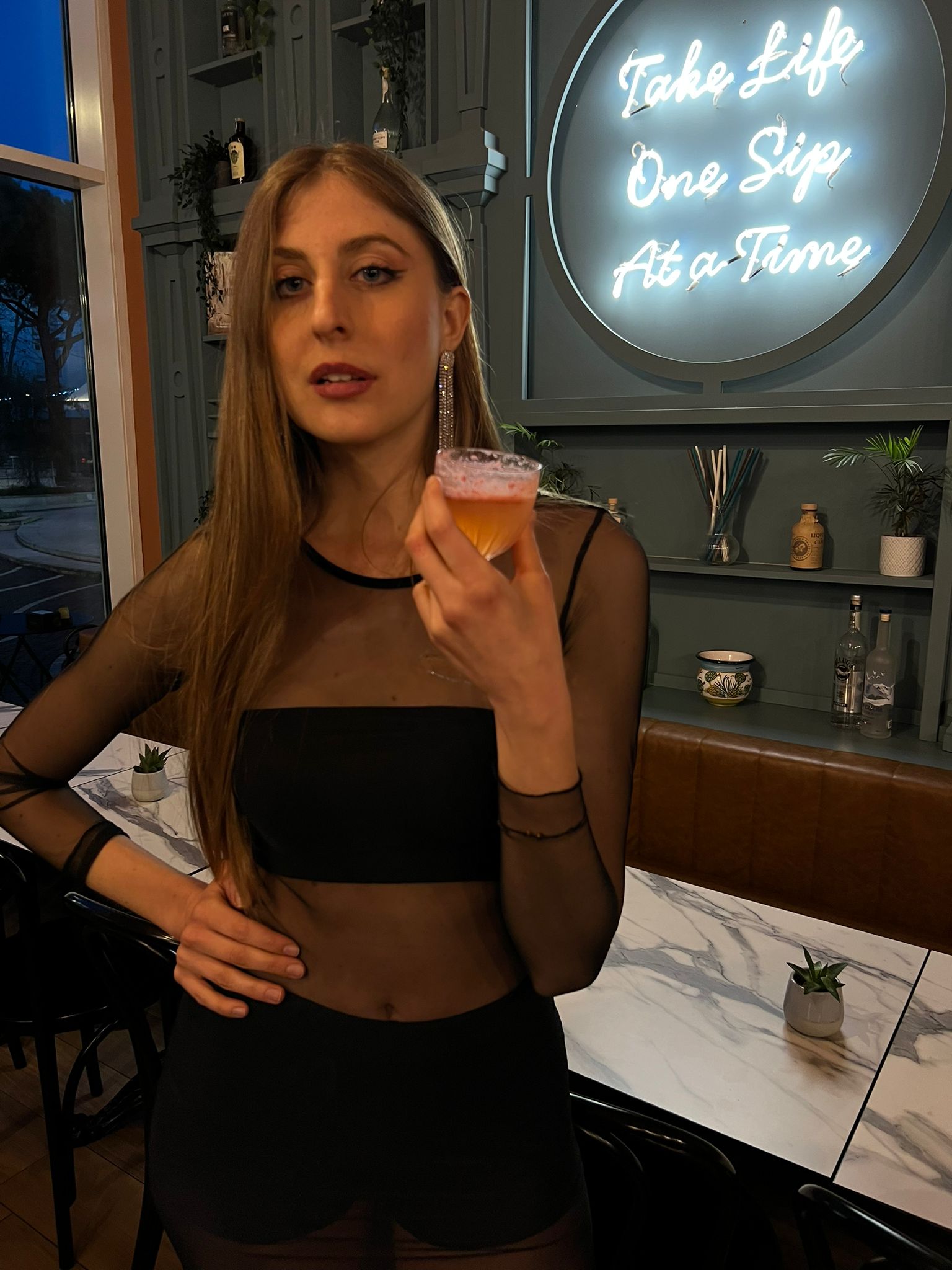 Abito lungo nero in tulle trasparente