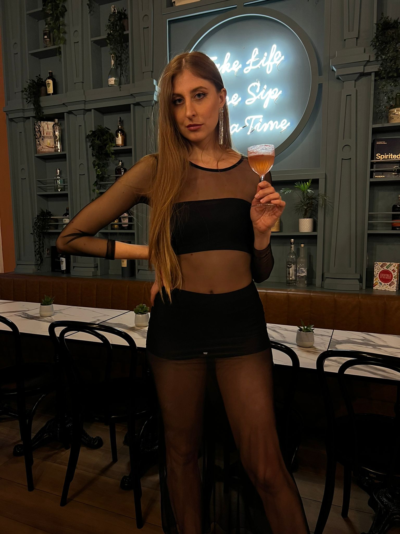 Abito lungo nero in tulle trasparente