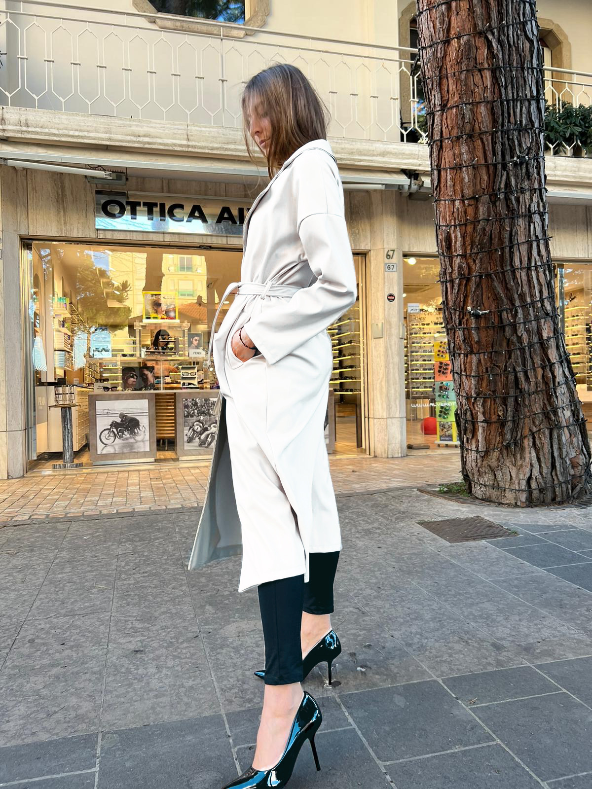 Trench lungo in ecopelle bianco