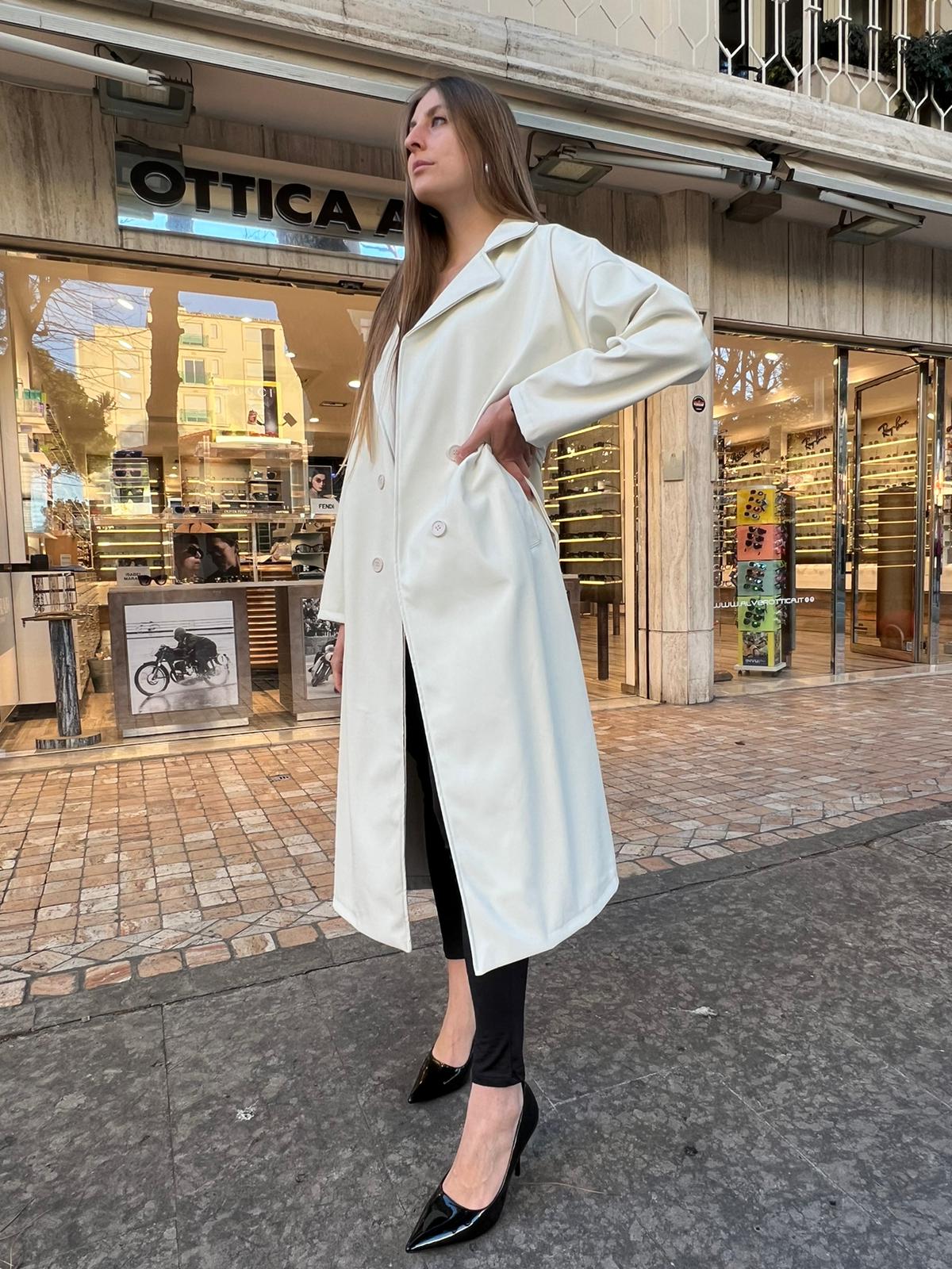 Trench lungo in ecopelle bianco