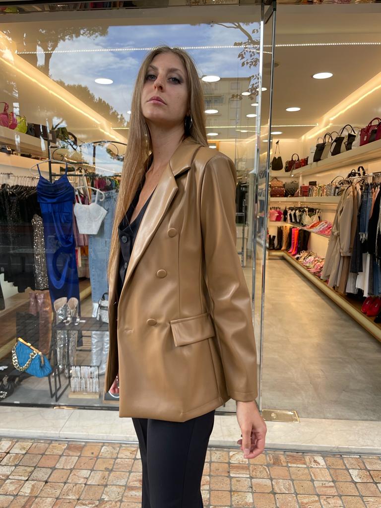 Blazer in ecopelle a doppio petto beige