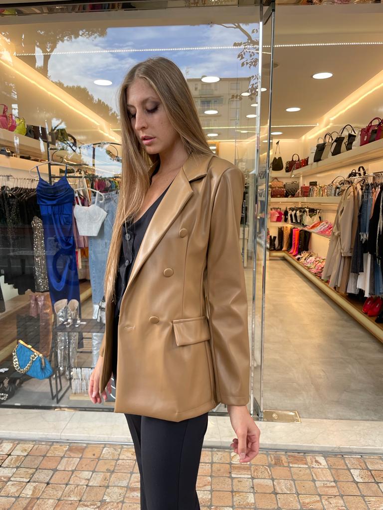 Blazer in ecopelle a doppio petto beige