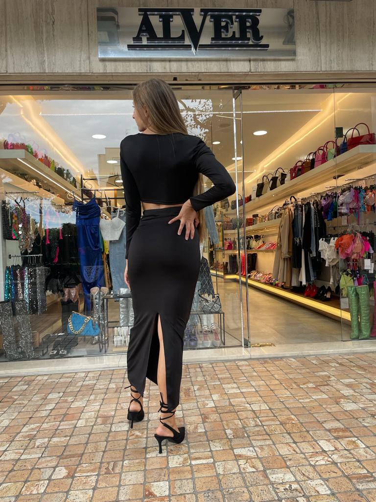 Completo nero a maniche lunghe cut out con gonna lunga