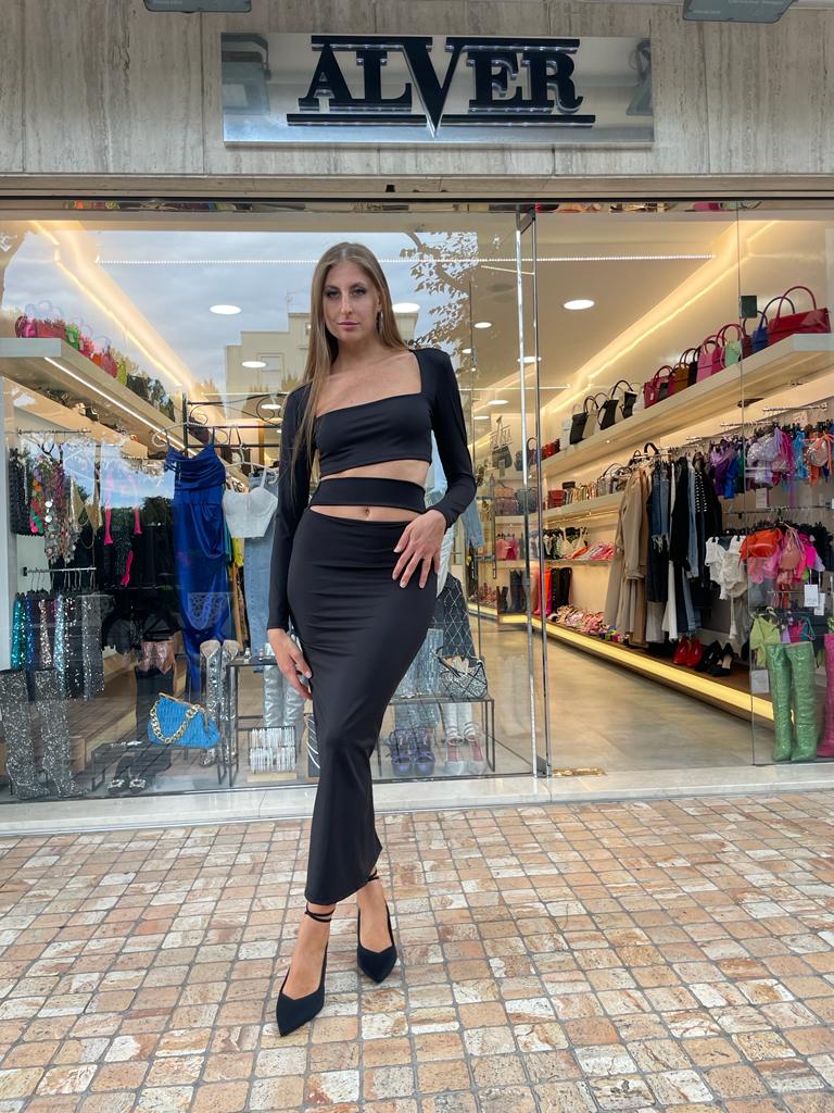 Completo nero a maniche lunghe cut out con gonna lunga