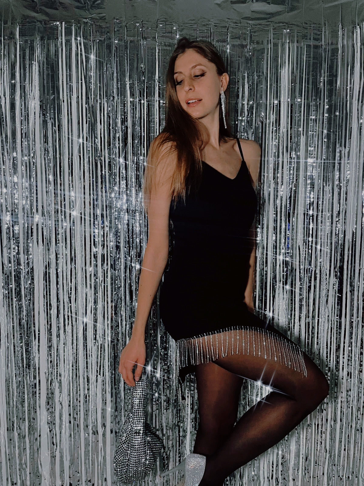 Abitino nero con strass pendenti laterali