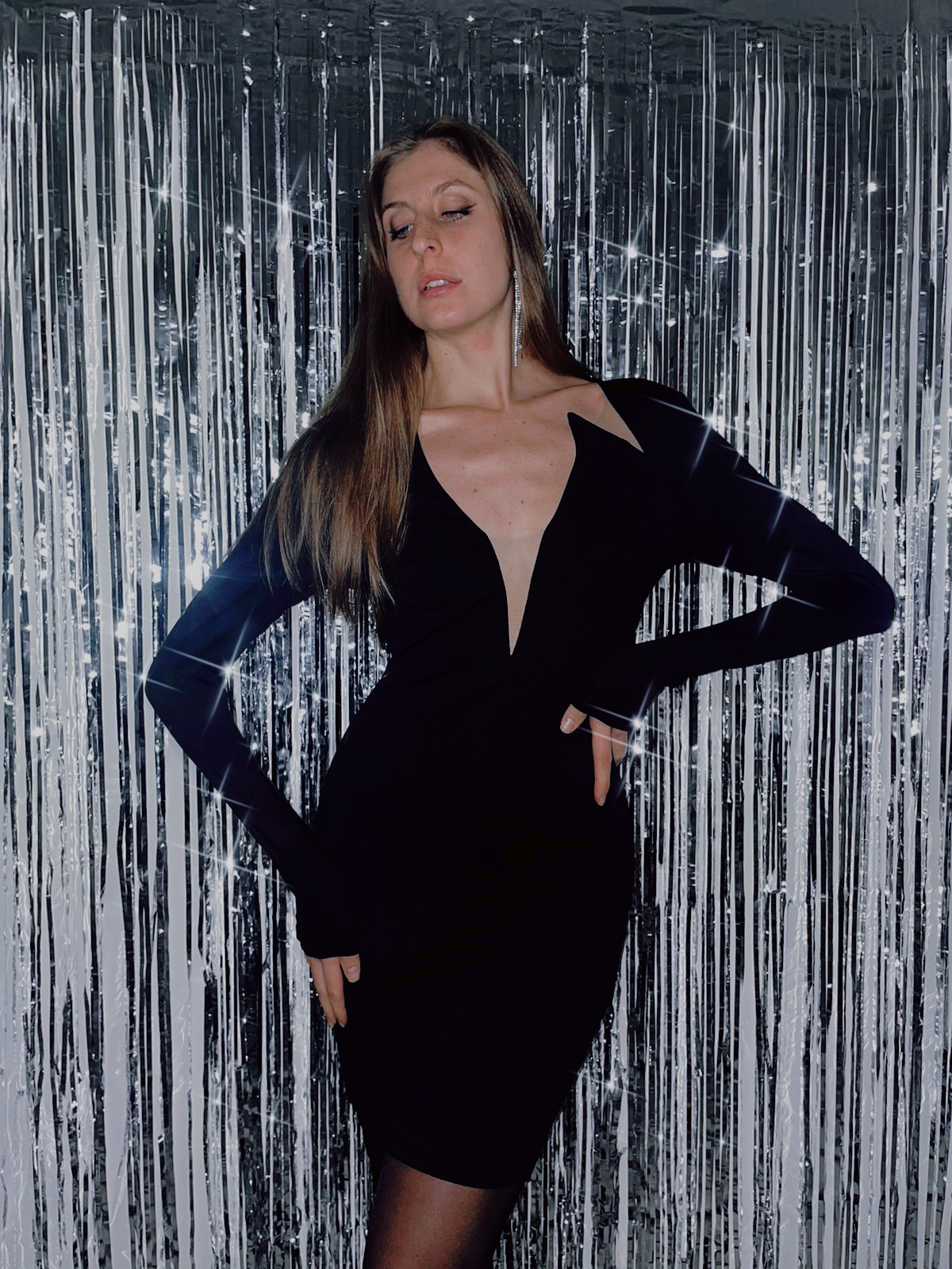 Abitino nero scollo a “V” con parti in tulle