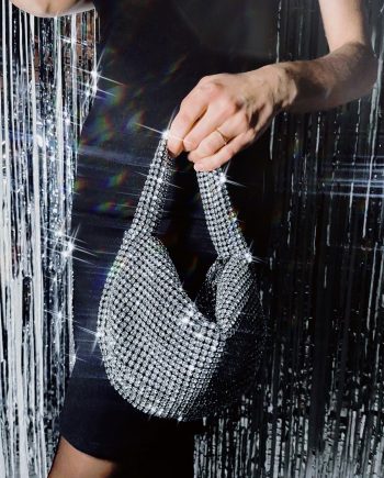 Borsa a mezza luna morbida argento con strass
