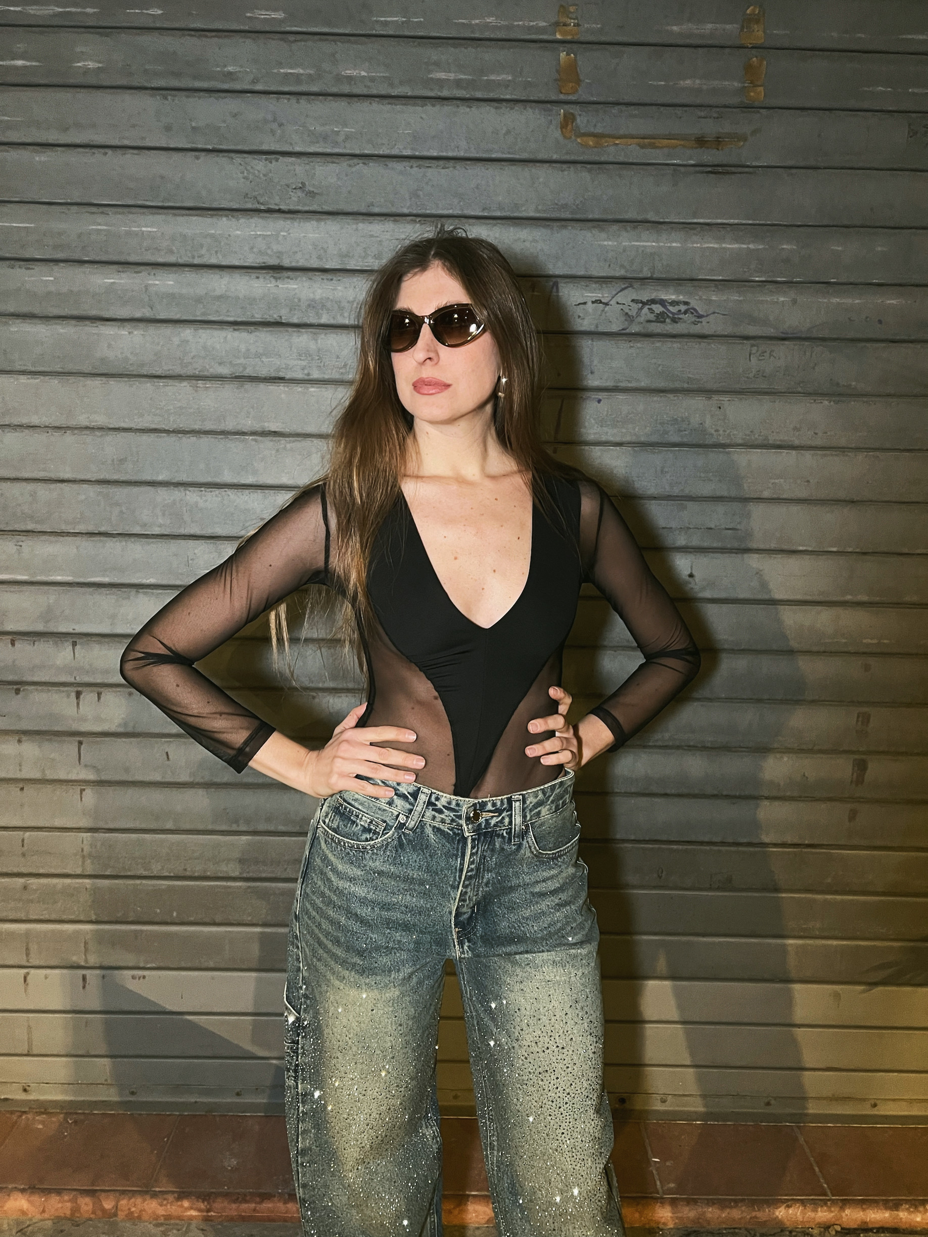 Body nero con scollo a “V” e tessuto trasparente