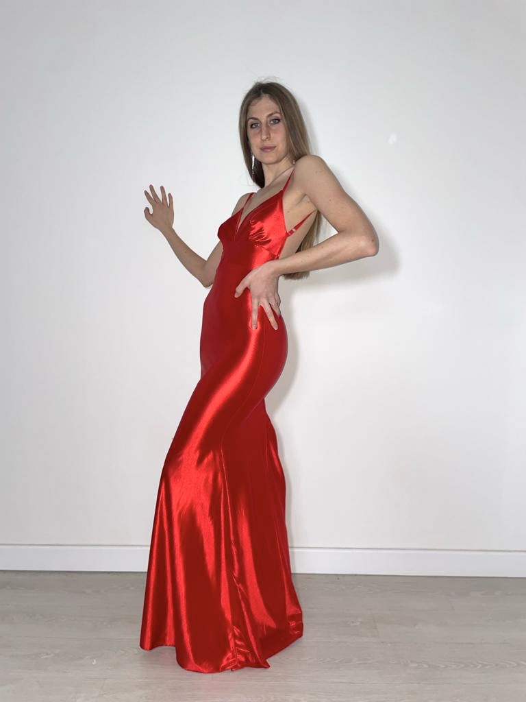 Abito lungo rosso a sirena con schiena scoperta