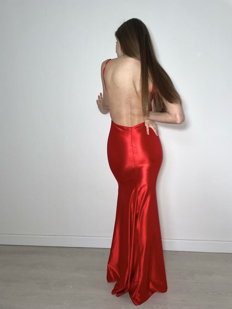 Abito lungo rosso a sirena con schiena scoperta