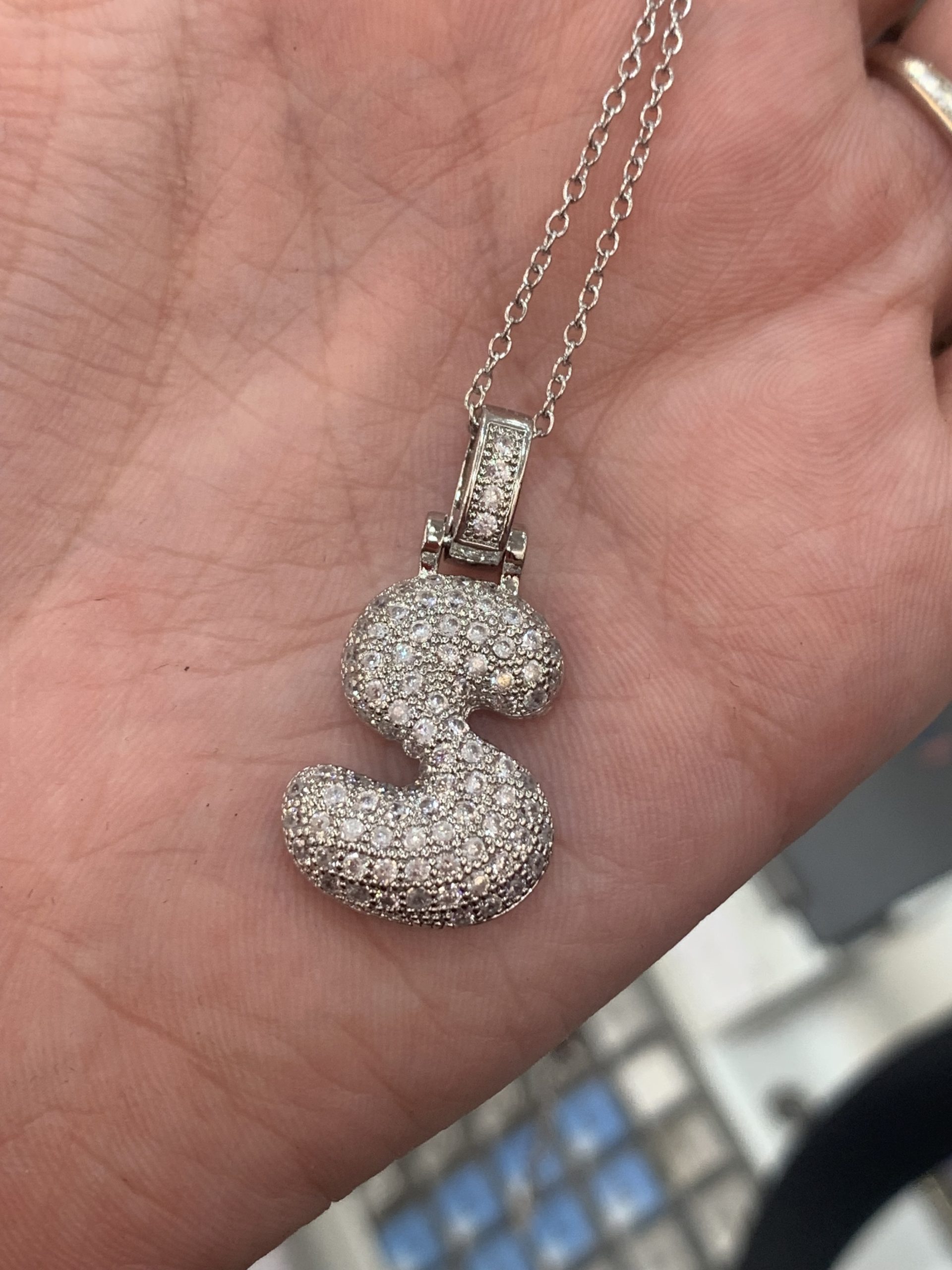 Collana lettera S