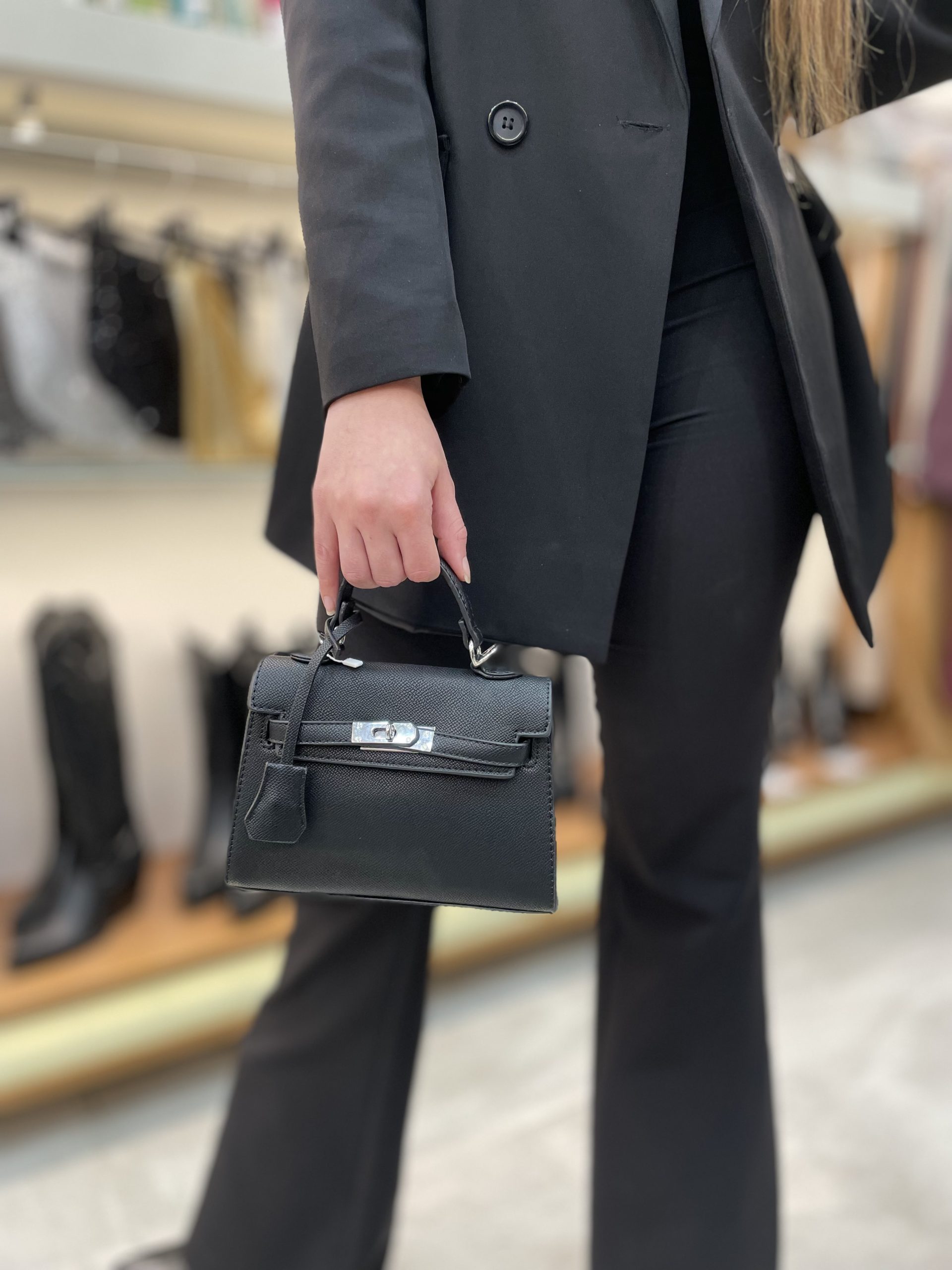 Borsa mini chiusura gancio in ecopelle nera