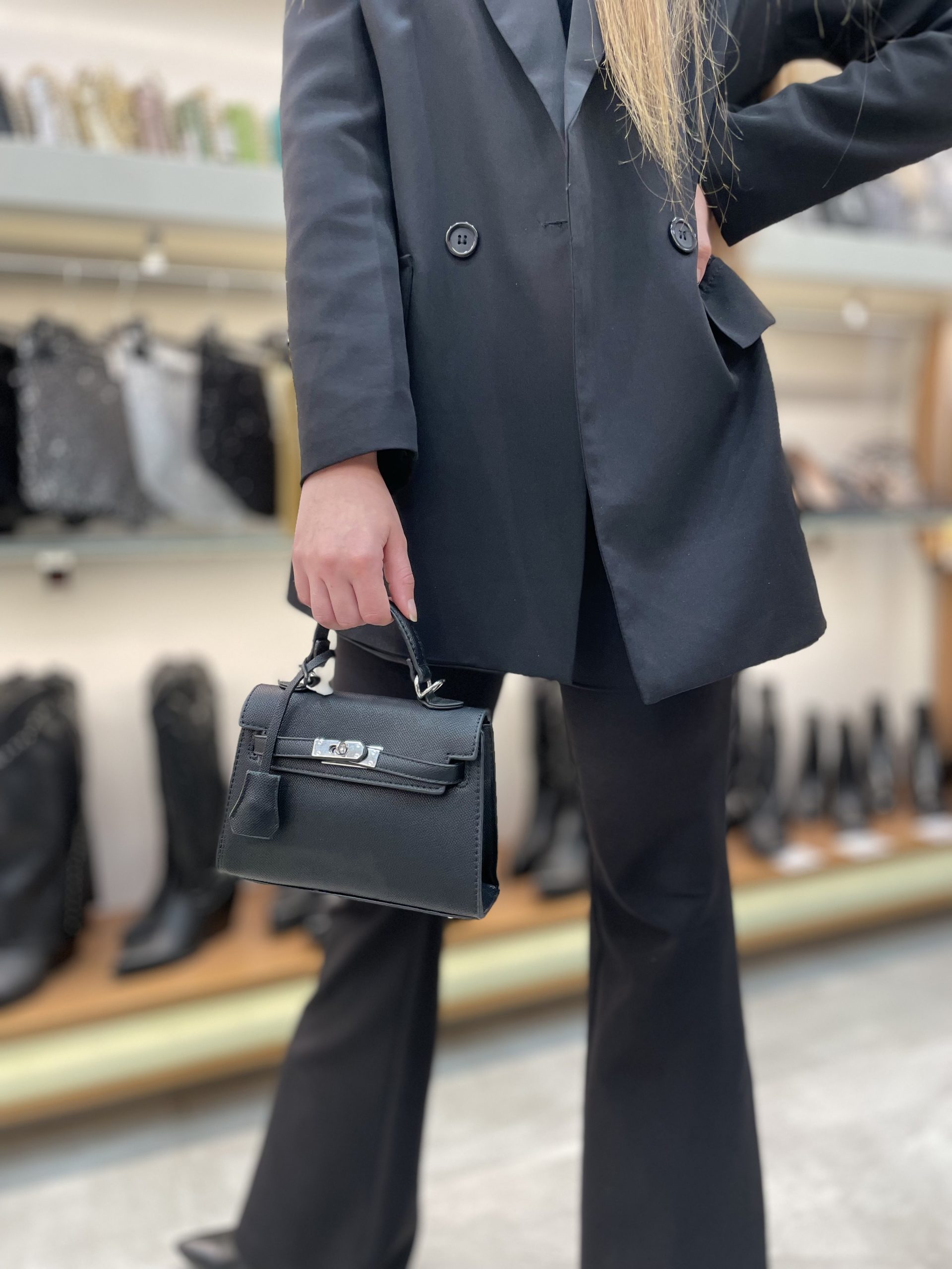 Borsa mini chiusura gancio in ecopelle nera