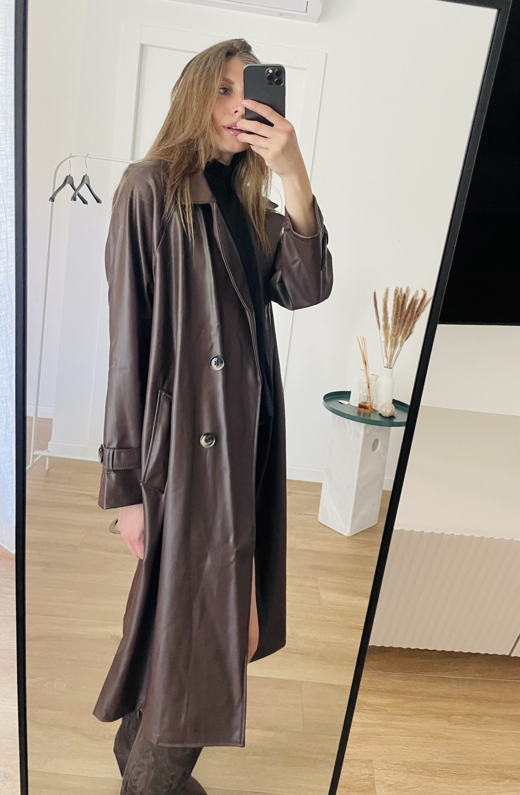 Trench in ecopelle marrone scuro