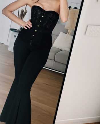 Pantaloni neri in lycra a zampa