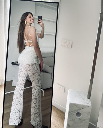 Body bianco con schiena scoperta e stringhe