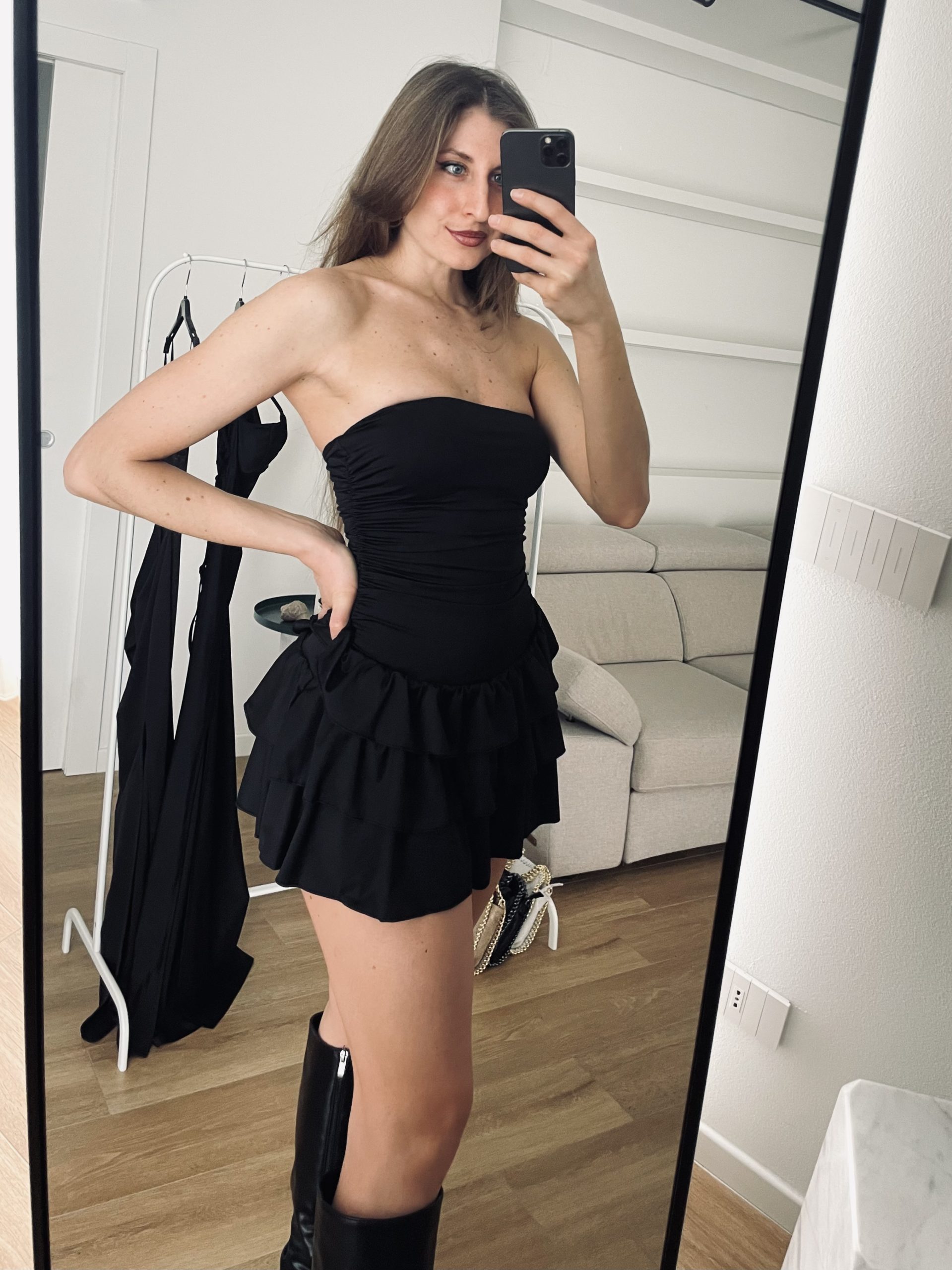 Abitino nero a fascia con frappe