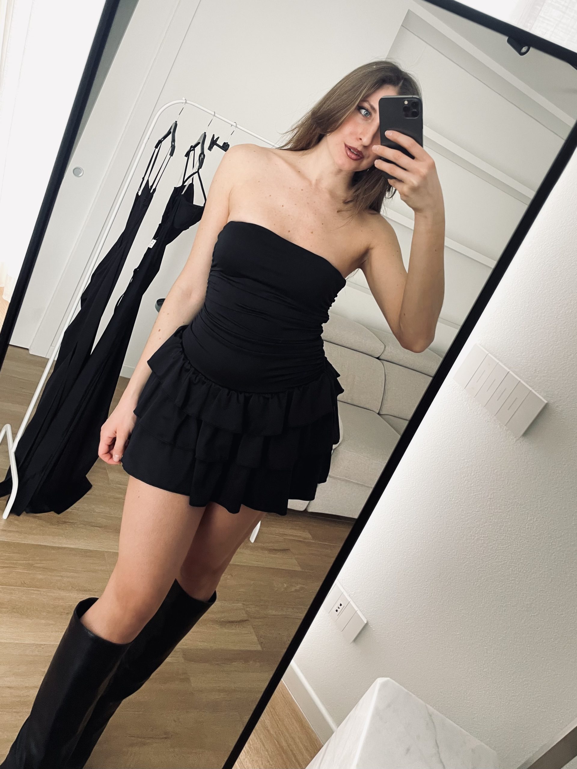 Abitino nero a fascia con frappe