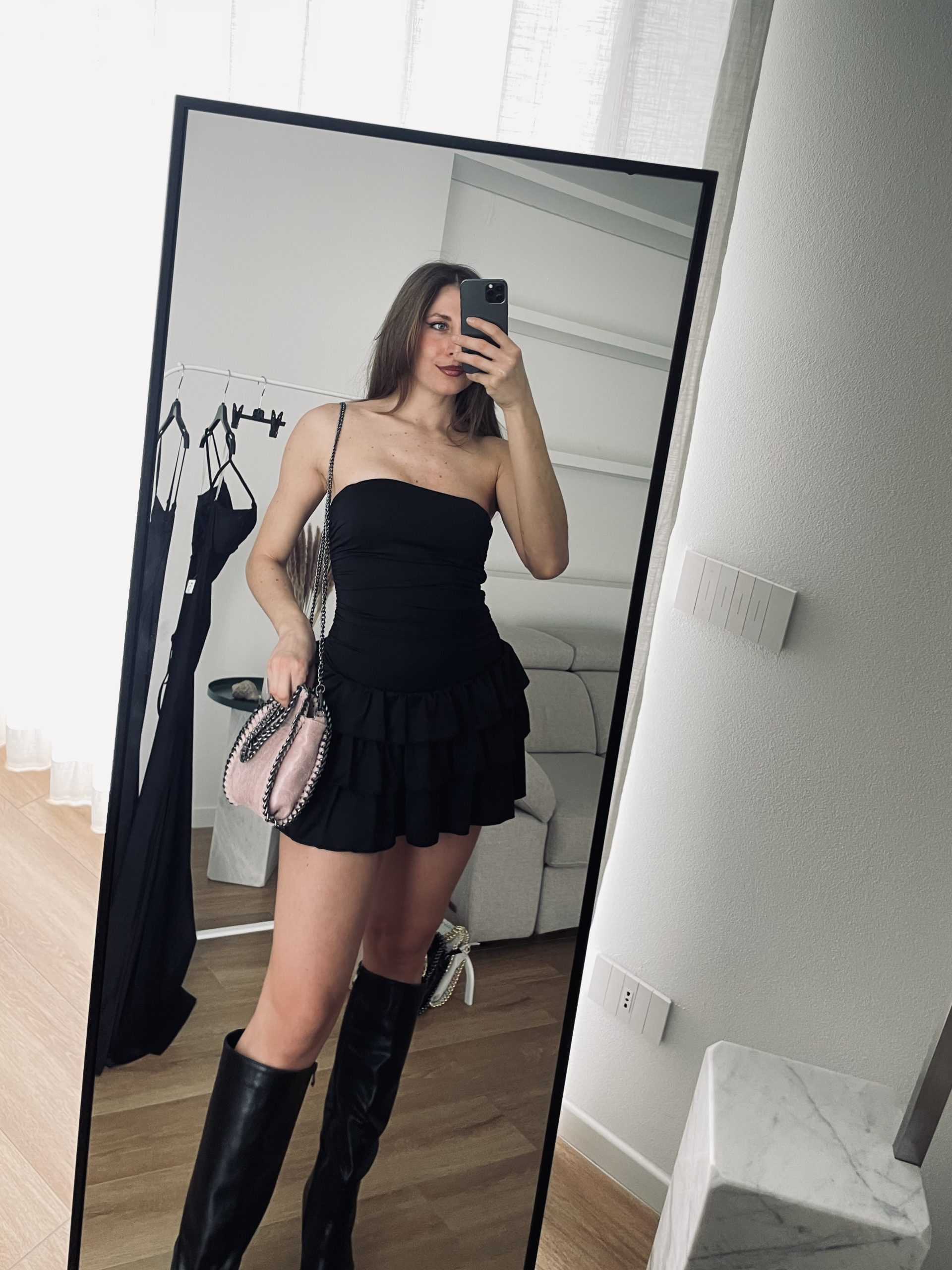 Abitino nero a fascia con frappe