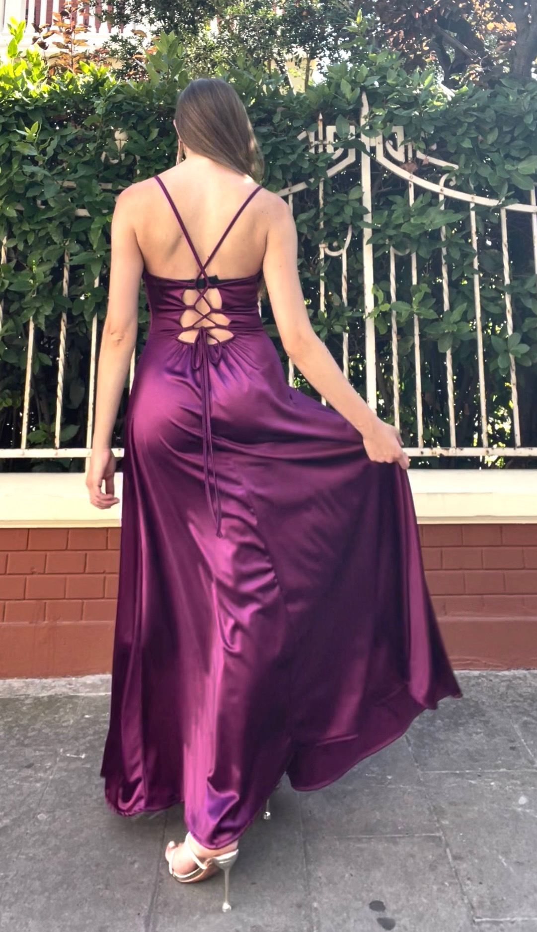 Abito lungo prugna effetto bustier con spacco e gonna ampia